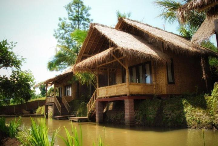 Bukit Alamanda Resort Garut Exterior photo