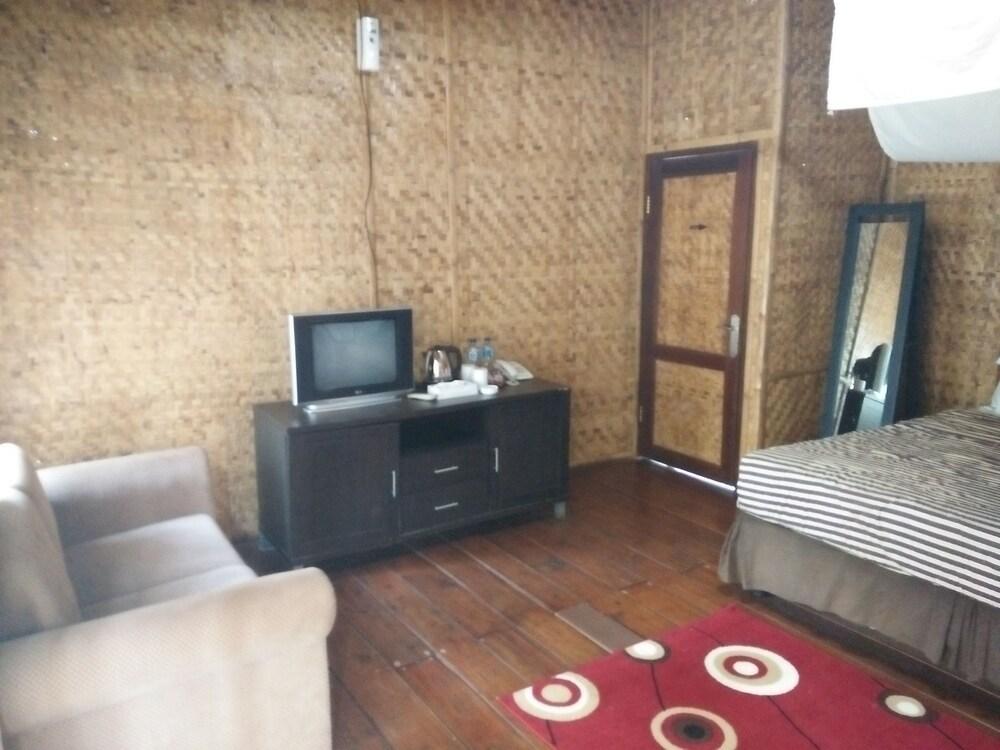 Bukit Alamanda Resort Garut Exterior photo