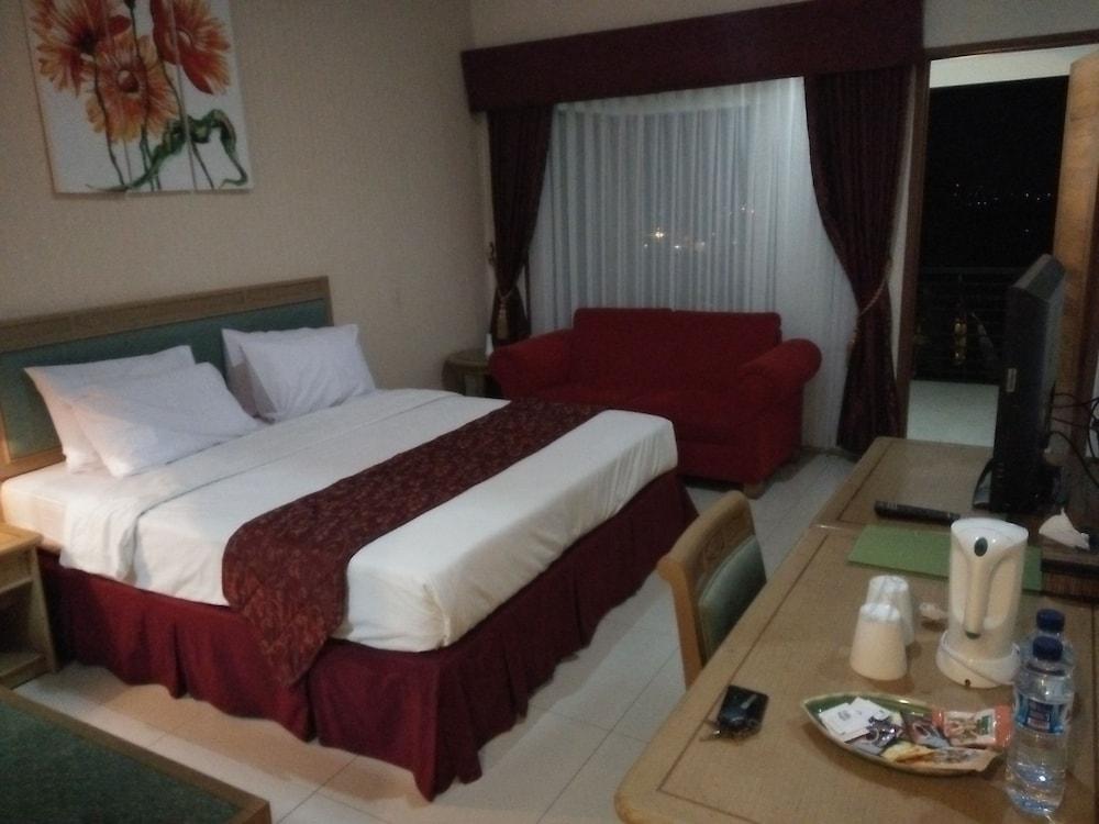 Bukit Alamanda Resort Garut Exterior photo