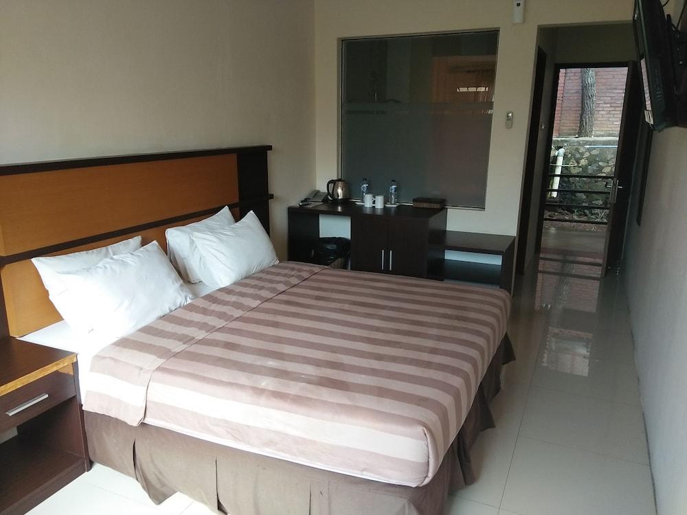 Bukit Alamanda Resort Garut Exterior photo