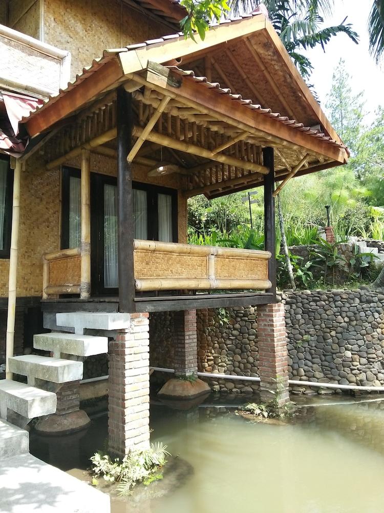 Bukit Alamanda Resort Garut Exterior photo