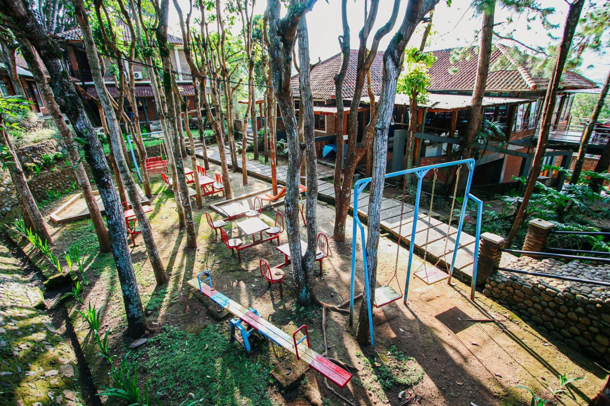 Bukit Alamanda Resort Garut Exterior photo