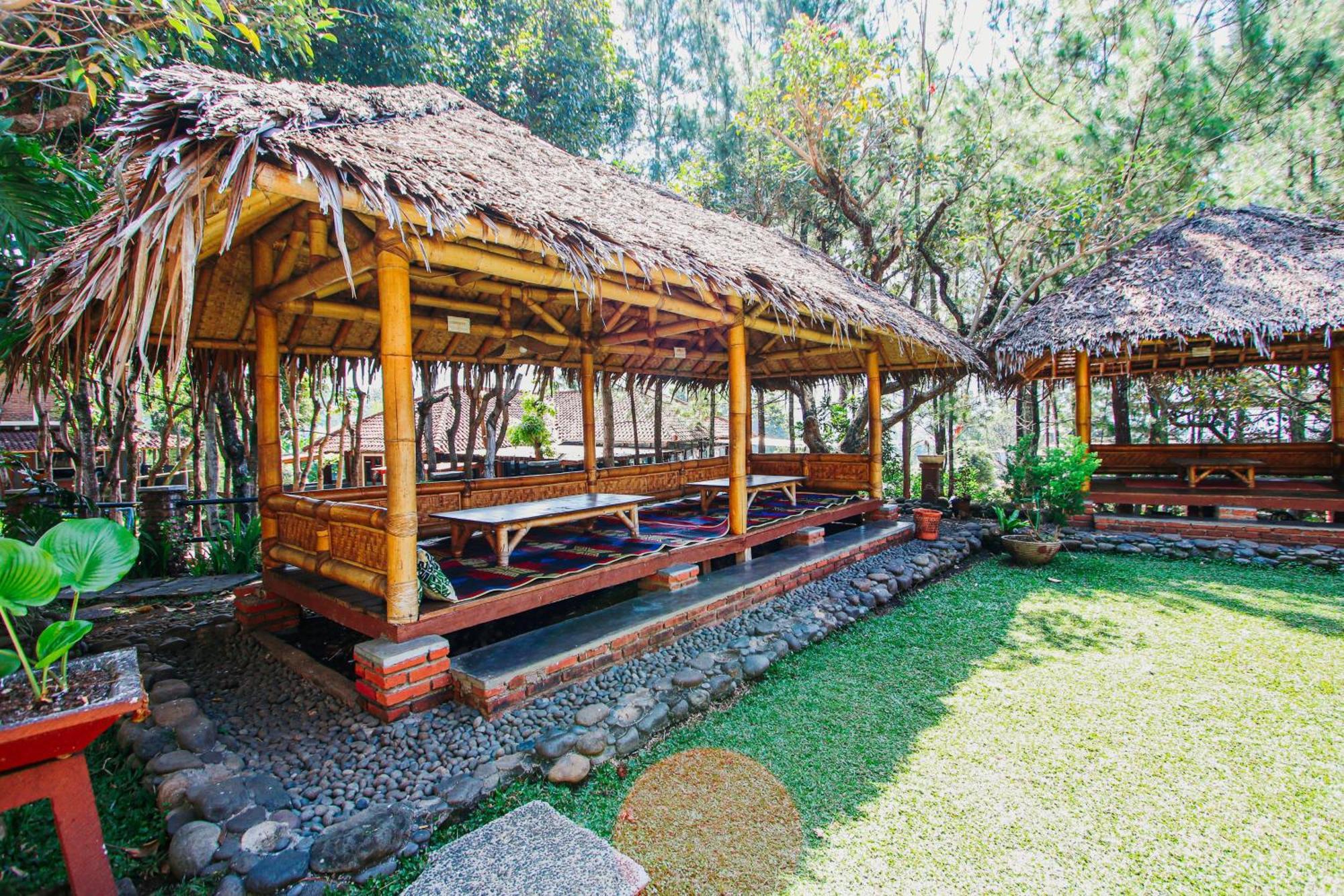 Bukit Alamanda Resort Garut Exterior photo